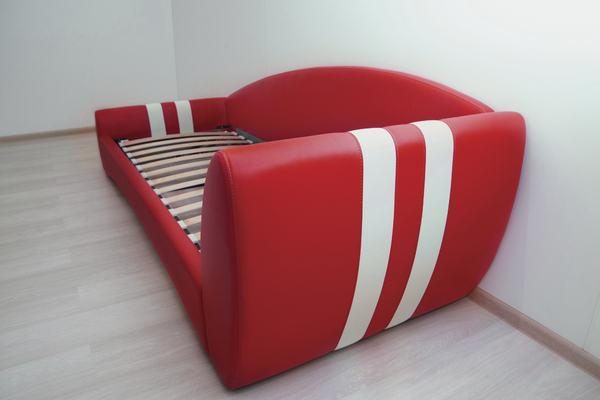 Интерьерная кровать Гольф 180 кожзам марвел ред/вайт