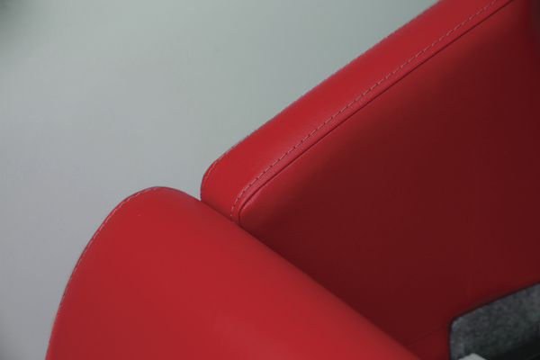 Интерьерная кровать Гольф 180 кожзам марвел ред/вайт