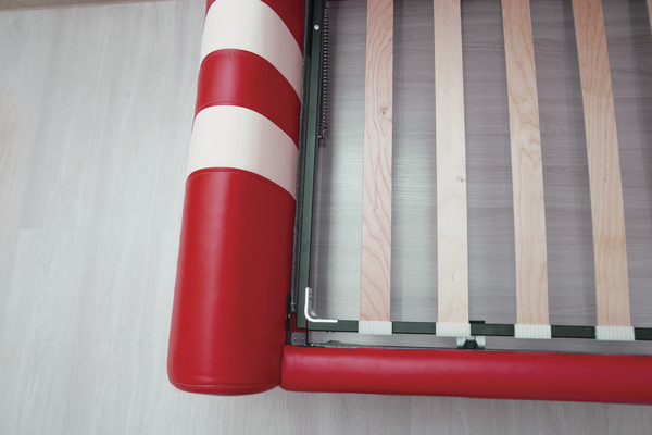 Интерьерная кровать Гольф 180 кожзам марвел ред/вайт