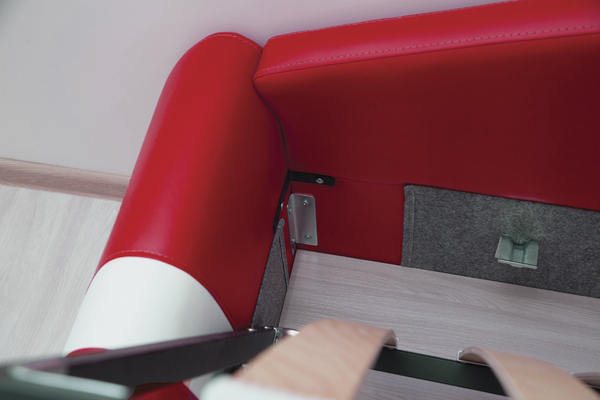 Интерьерная кровать Гольф 180 кожзам марвел ред/вайт