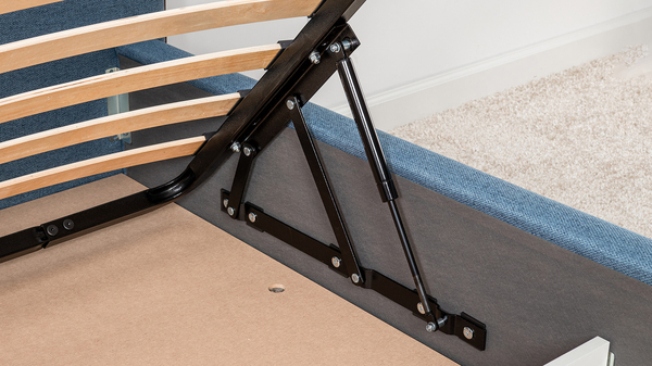 Кровать Миа 140 рогожка светло-синий, кант желтовато-коричневый с ортопедическим основанием и подъемным механизмом